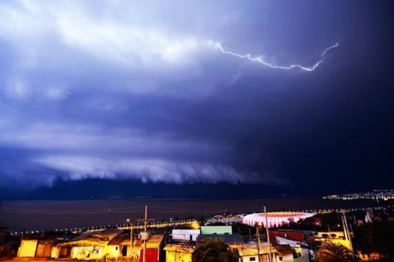 Temporal com ventos de mais de 100 Km e granizo atinge o Estado - foto 4