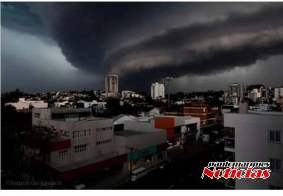 Mais de 300 mil clientes estão sem luz em todo o Rio Grande do Sul