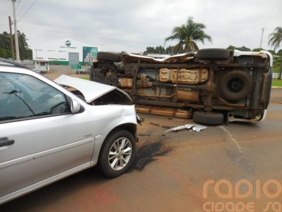 Acidente no trevo da Fenamilho em Santo Ângelo - foto 2