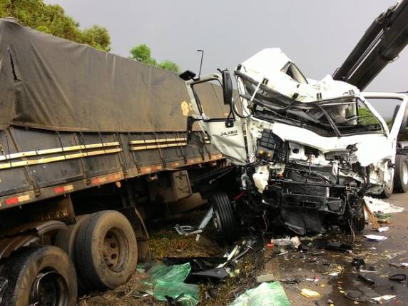 Acidente envolvendo quatro veículos mata caminhoneiro no
Oeste de SC - foto 2