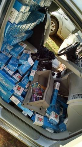 Carro roubado em Passo Fundo é recuperado carregado de cigarros em Chapecó - foto 2
