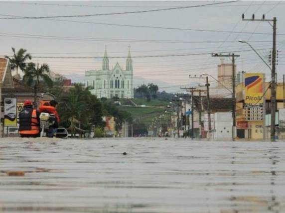 Chuva segue em SC e causa
quedas de barreiras e novas inundações - foto 3