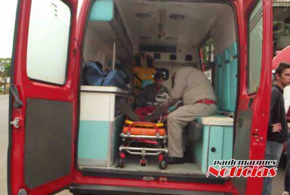 Casal fica ferido em
colisão que envolveu motocicleta e caminhonete, em Três de Maio - foto 5