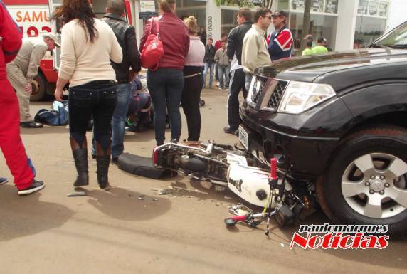 Casal fica ferido em
colisão que envolveu motocicleta e caminhonete, em Três de Maio - foto 2