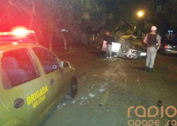 Veículo capota após
colisão no centro de Santo Ângelo - foto 3