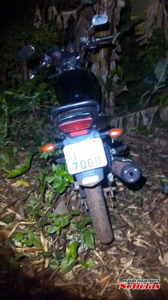 Motocicleta
furtada em Três de Maio é recuperada pela Brigada Militar pouco mais de 1h depois - foto 3