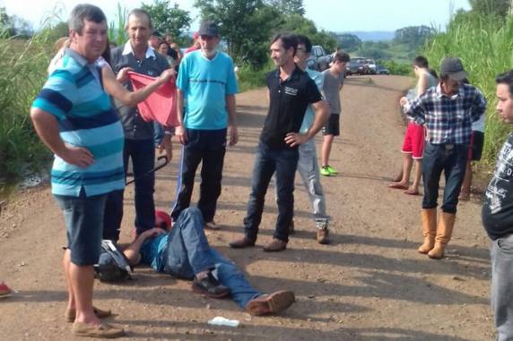 Colisão frontal entre motos deixa condutores feridos em Vista Gaúcha - foto 3
