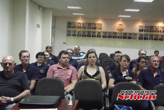 Legislativo de Três de Maio este reunido na noite desta segunda-feira (19)