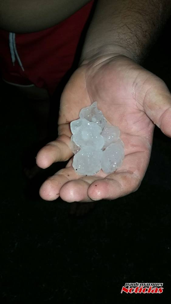 Queda de granizo foi registrada nesta noite em Três de Maio - foto 3