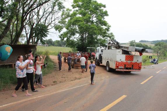 Moradores protestam pela falta de luz em Nova Esperança do Sul - foto 2