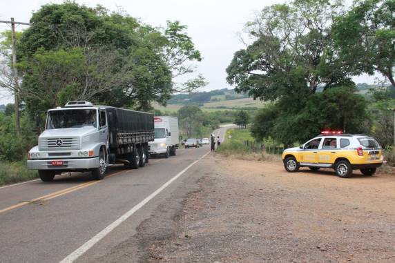 Moradores protestam pela falta de luz em Nova Esperança do Sul - foto 3