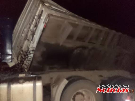 Caminhão bitrem carregado tomba na BR 285 em Coronel Barros - foto 3