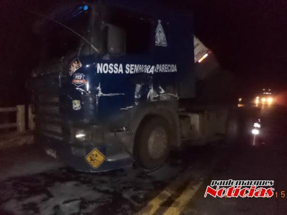 Caminhão bitrem carregado tomba na BR 285 em Coronel Barros - foto 2