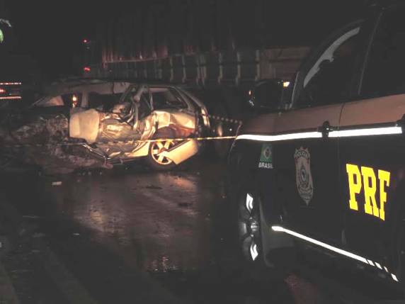 Motorista morre após bater de frente 

contra caminhão na BR-158 em Júlio de Castilhos - foto 2