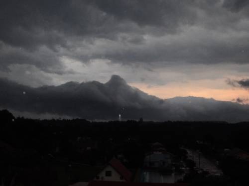 Depois de noite de temporais, Crissiumal amanheceu sem energia elétrica nesta quinta-feira - foto 3
