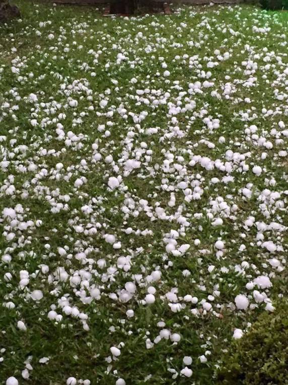 Granizo em Santiago provoca estragos em residências e
veículos - foto 3