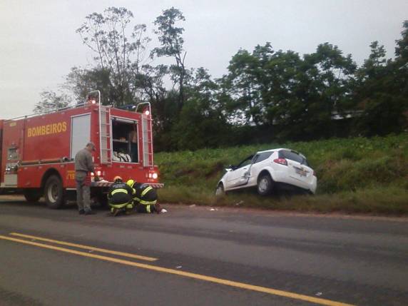 Colisão entre carros deixa um morto e seis feridos em Rio
Pardo - foto 2