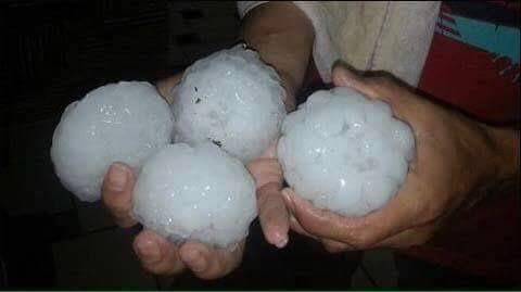 Granizo em Santiago provoca estragos em residências e
veículos - foto 4