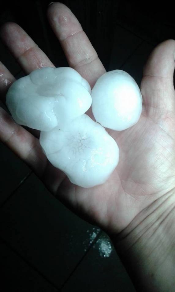 Vento e granizo causam prejuízos aos moradores de Chapecó - foto 3