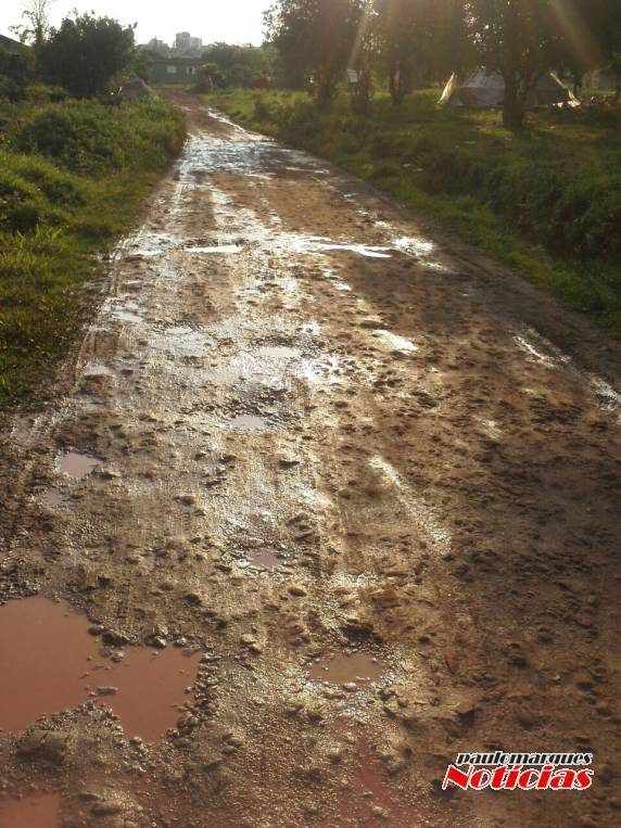 Moradores reclamam de mas condições da rua de acesso ao bairro Pedreirinha em Três 

de Maio - foto 4