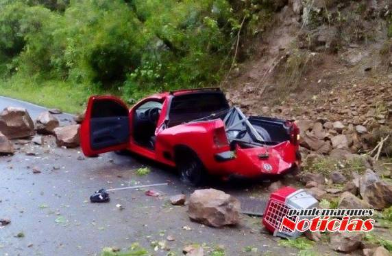 Veículo é destruído por barreira na BR 470 em SC - foto 2
