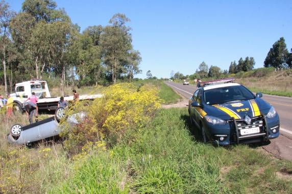 Veículo capota na BR 287 

em Santiago - foto 3