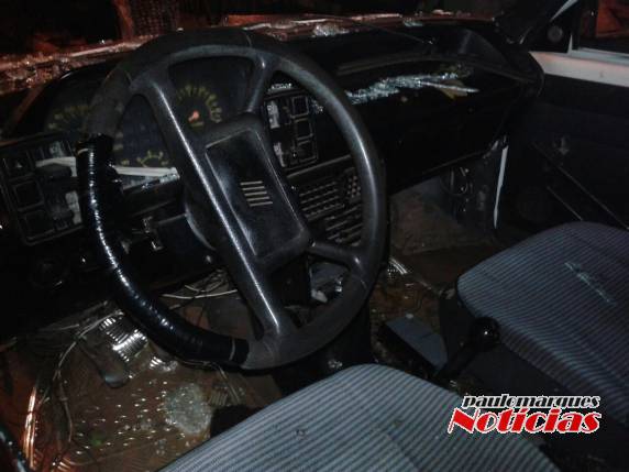 Veículo bate em árvore e uma pessoa fica ferida em Três de Maio - foto 2