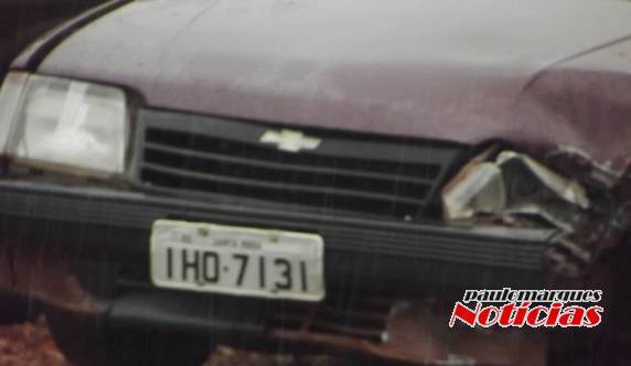 Condutor sem habilitação fica ferido ao bater com veículo em caminhão no interior de Independência - foto 3
