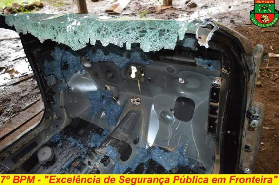 Desmanche de veículos furtados é descoberto por
policiais do 7º BPM - foto 2