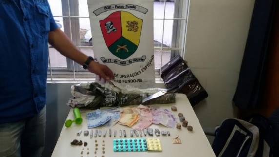 BOE fecha boca de fumo e prende dois traficantes na periferia de Passo Fundo - foto 2