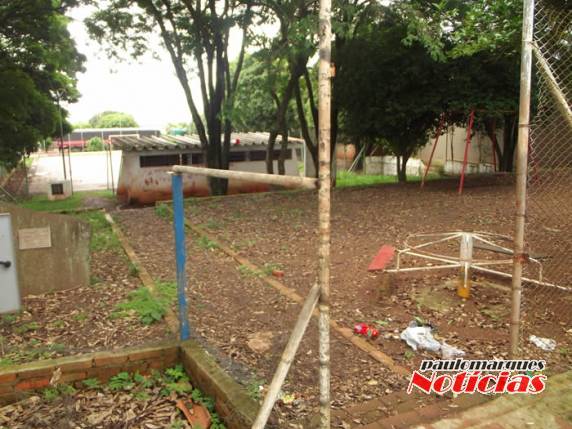 Comunidade de um bairro nobre de Três de Maio está revoltada com a 

situação de abandono