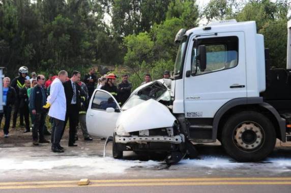 Mulher morre em acidente entre carro e caminhão na
ERS-122, em Caxias - foto 2