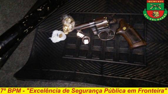 Brigada Militar prende dois homens em frente ao Presídio
Estadual de Três Passos - foto 4