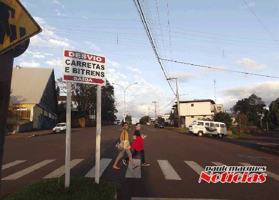 Caminhoneiros devem ficar atentos para trecho proibido para 

carretas e bitrens na Av. Santa Rosa - foto 2