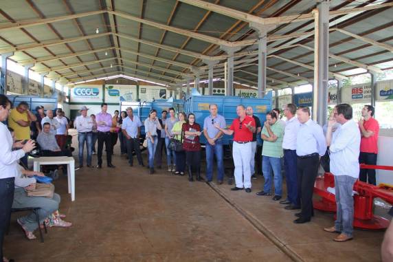 APROLEITE recebe equipamentos agricolas - foto 3