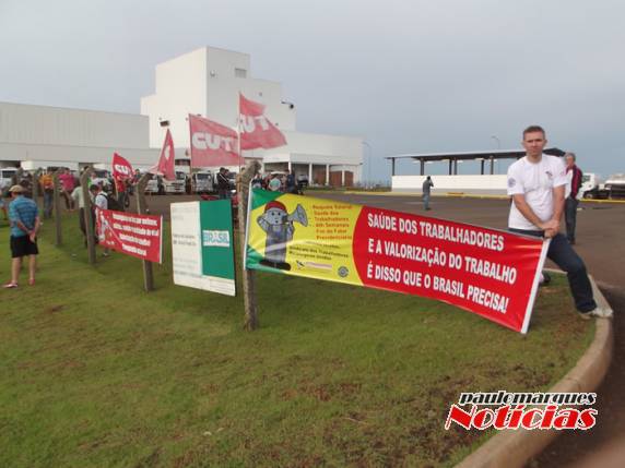 Vídeo: Sindicalistas se manifestam em frente a Lactalis em Três de Maio;
funcionários poderão entrar em greve - foto 2
