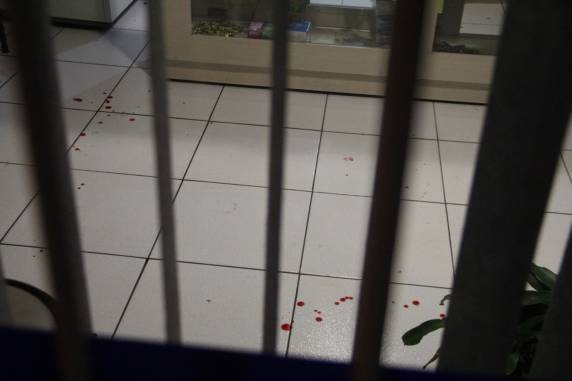 Dono de
boate é ferido com três tiros em tentativa de assalto em Santiago - foto 3