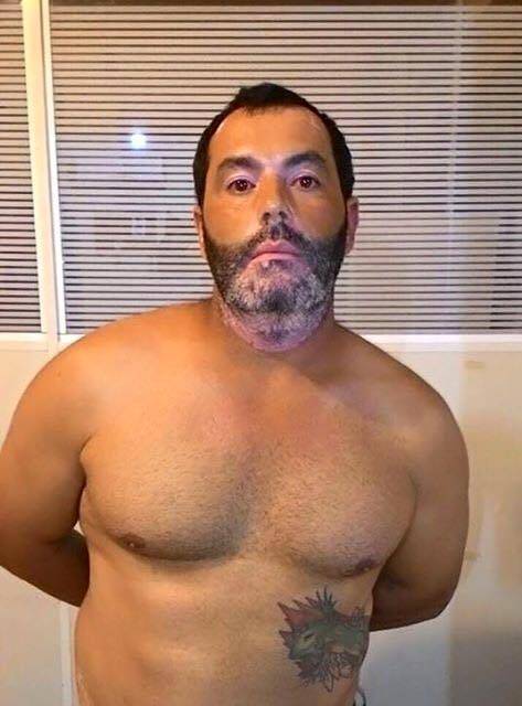 Polícia Militar prende homem por porte ilegal de aram de fogo e ameça, 

em Bombinhas - foto 4