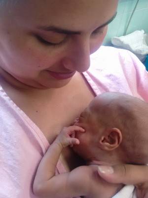 Criança recebeu cuidados na UTI neonatal onde nasceu em Porto Alegre