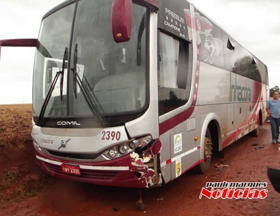 Automóvel e ônibus colidem no interior de Independência - foto 4
