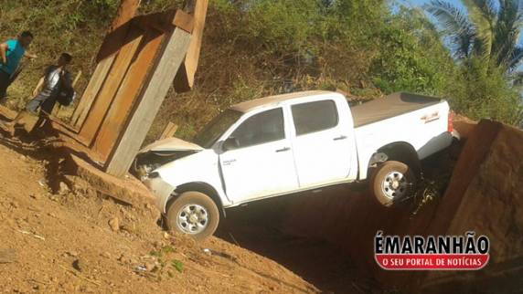 Prefeito sofreu acidente ao cair de ponte que esqueceu de consertar - foto 5