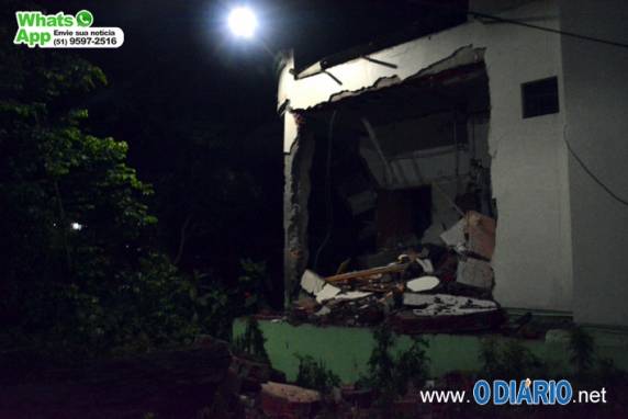 Bandidos explodem agência do Sicredi em Santa Maria do Herval - foto 3