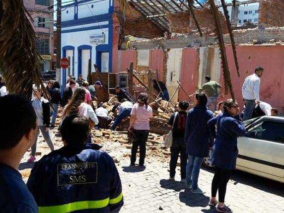 Casa em obras desaba e deixa um morto e feridos em Bagé, no RS - foto 2