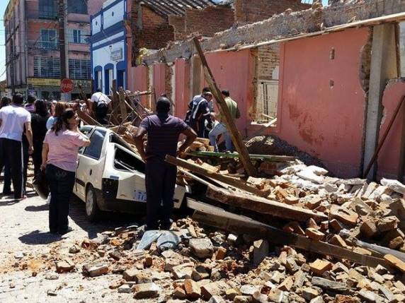 Casa em obras desaba e deixa um morto e feridos em Bagé, no RS - foto 3