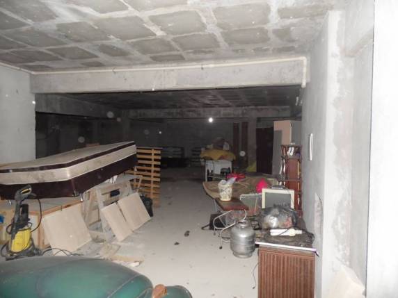 Construtora abandona obra, some e lesa moradores na Meia Praia - foto 7