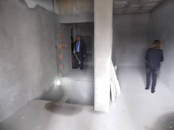 Construtora abandona obra, some e lesa moradores na Meia Praia - foto 6