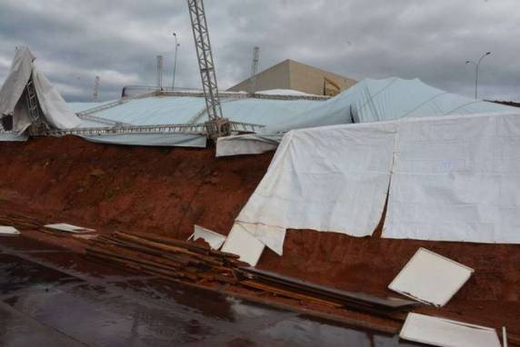 Chuva atinge estrutura de feira em São Lourenço, SC - foto 5