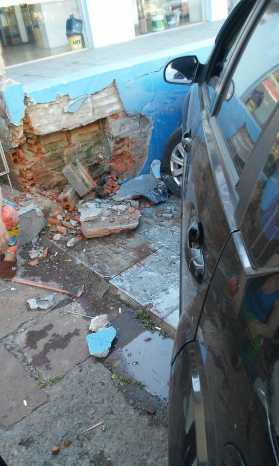 Veículos colidem no centro de Santiago - foto 2