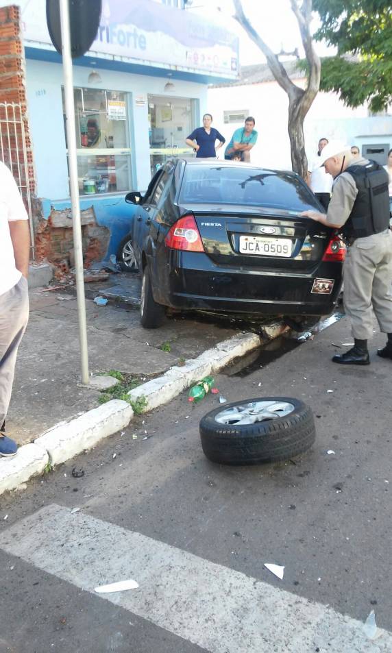 Veículos colidem no centro de Santiago - foto 5