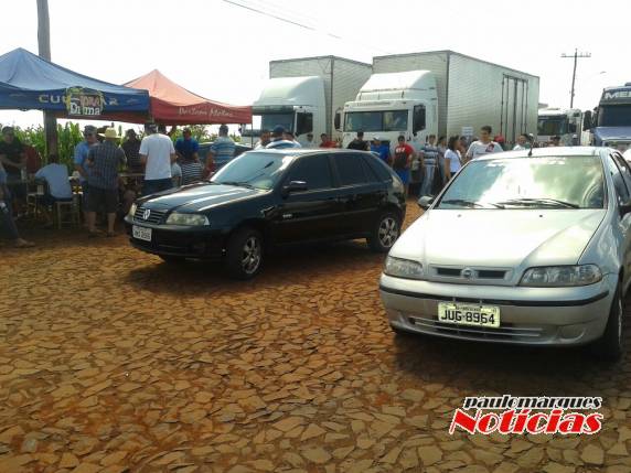 Caminhoneiros se manifestam em carreata no centro de Três de Maio - foto 2